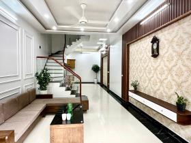 🔴🔴🔴 NHÀ ĐẸP PHỐ THIÊN LÔI 52m2 x 4 tầng NGÕ SIÊU NÔNG, CHỈ 1 NGOẶT VÀO NHÀ. SÂN TRƯỚC CỬA RỘNG 4m ĐỂ ĐƯỢC 50 chiếc XE MÁY.